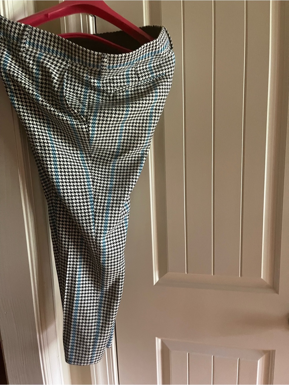 Plaid women ankle pants worn once. Blue and black pattern.